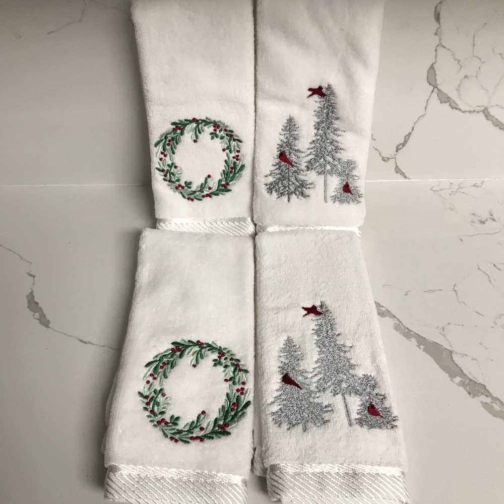 Set of 4 Winter Festive Hand Towels 2 pair Wreaths and Cardinals 18 x 11” NWOT